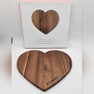 NIB Le Creuset Valentine's Day Heart Shaped Cutting Serving Board Acacia Wood